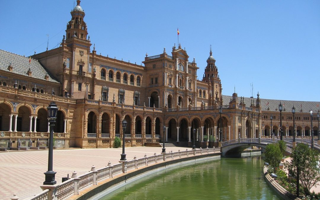 La Plaza de España de Sevilla: Un recorrido por su historia y arquitectura